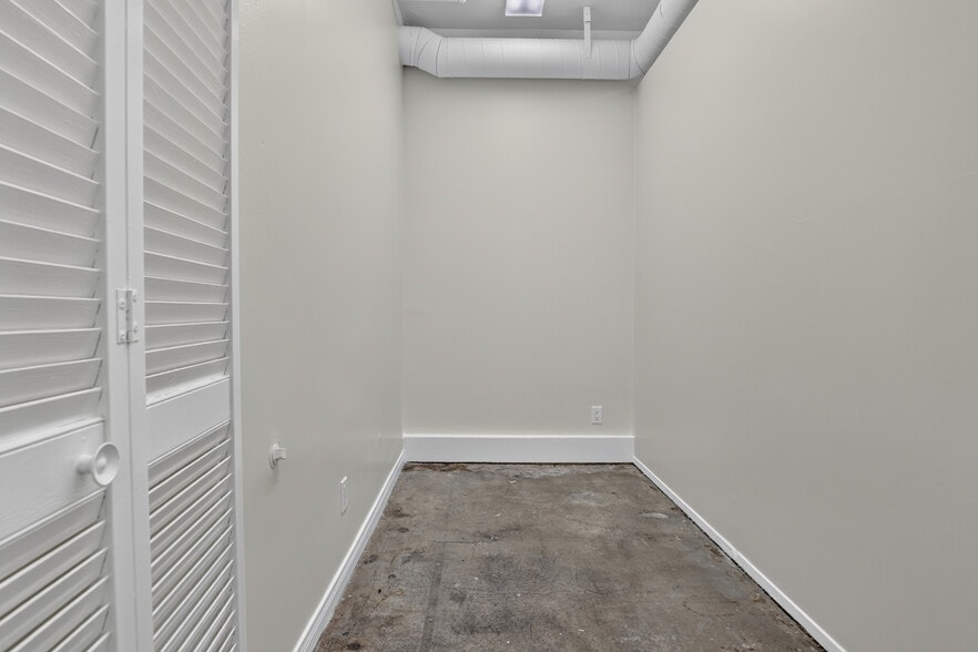 More Photos Of 4925 Sepulveda Blvd, Sherman Oaks Office For Sale