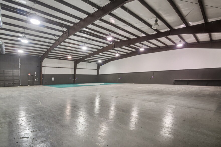 More Photos Of 103 Center Point Rd, San Marcos Flex For Lease