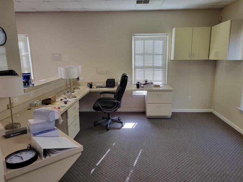 More Photos Of 729 Thimble Shoals Blvd, Newport News Medical For Sale