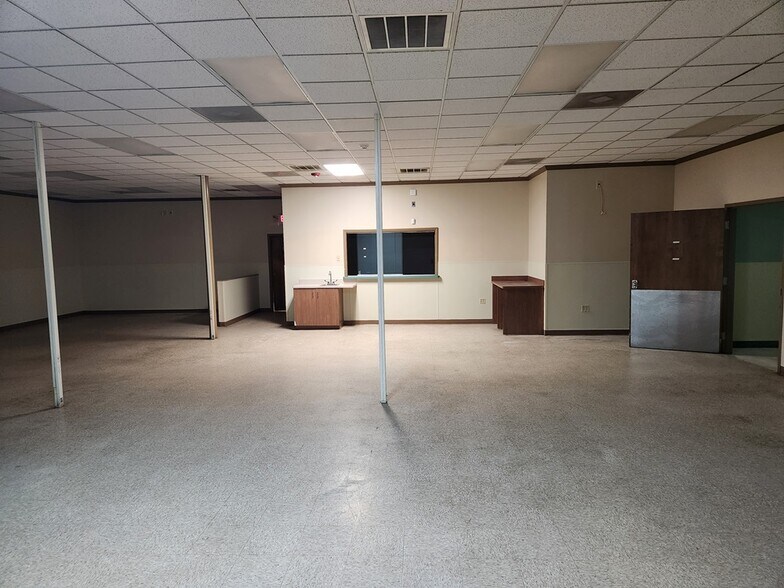 More Photos Of 2007 S Sycamore St, Petersburg Medical For Lease