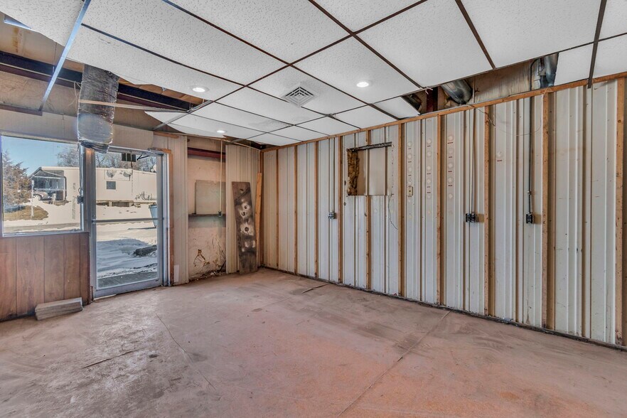 More Photos Of 700 Waters St, Carrollton Freestanding For Sale