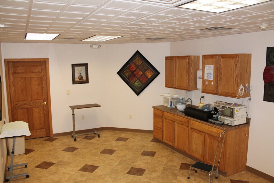 More Photos Of 215 Grove City Rd, Slippery Rock Medical For Sale