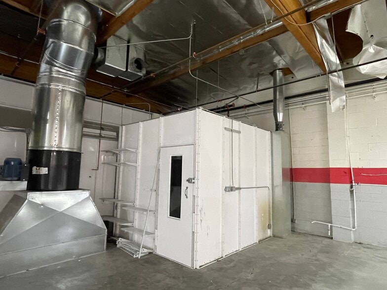 More Photos Of 21410 Parthenia St, Canoga Park Unknown For Lease