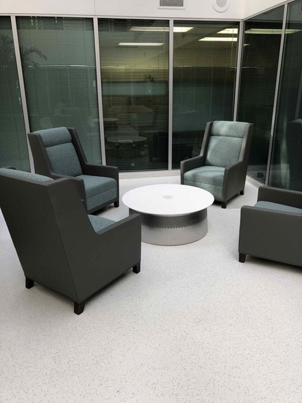 More Photos Of 550 N Reo St, Tampa Office For Lease