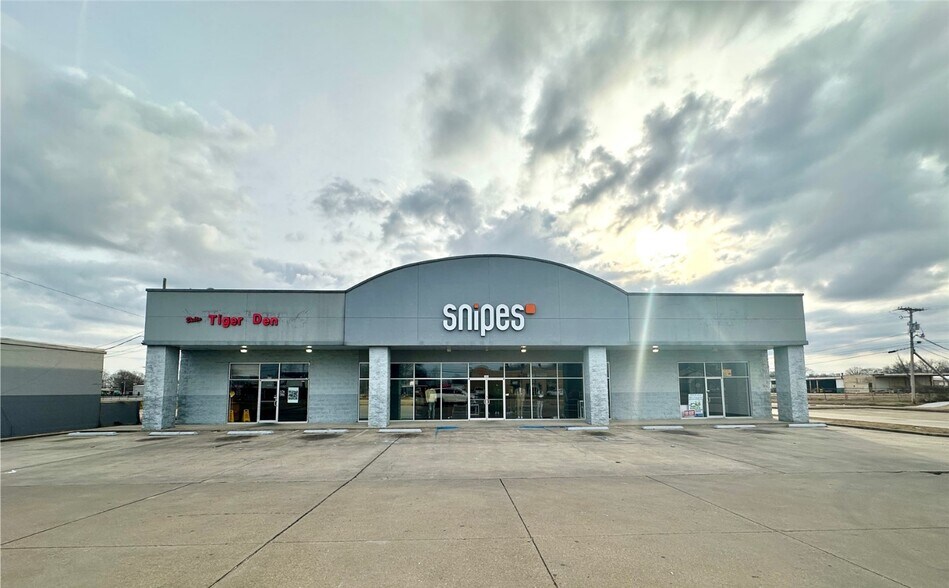 Primary Photo Of 400 Highway 61 North, Cleveland Freestanding For Lease