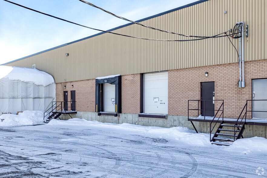 More Photos Of 1913-1959 Rue Le Chatelier, Laval Warehouse For Lease