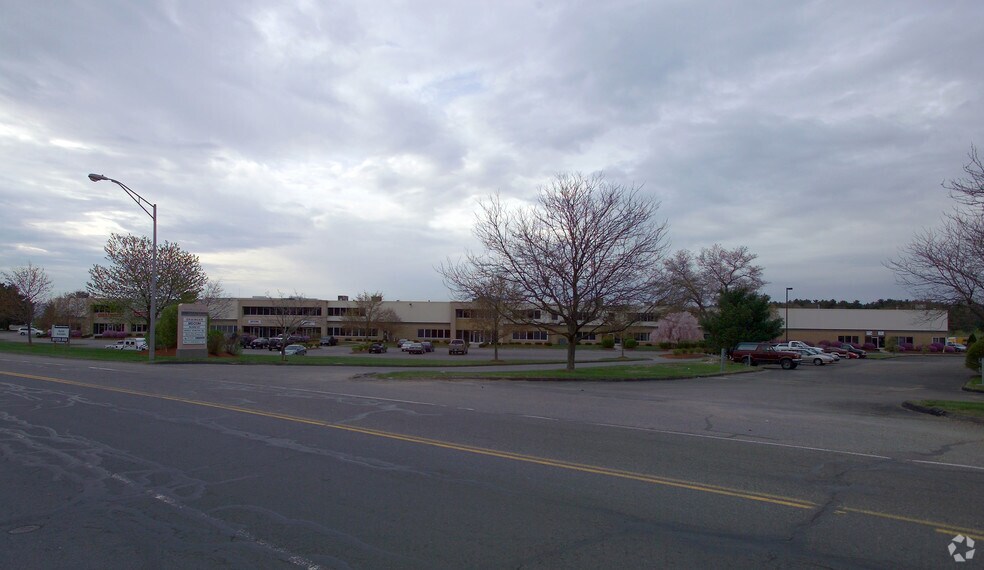 More Photos Of 125 John Hancock Rd, Taunton Warehouse For Lease