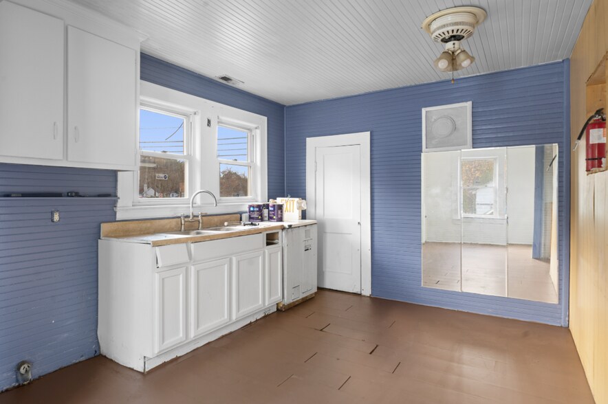 More Photos Of 112 N Mineral Springs Rd, Durham Storefront Retail Office For Lease