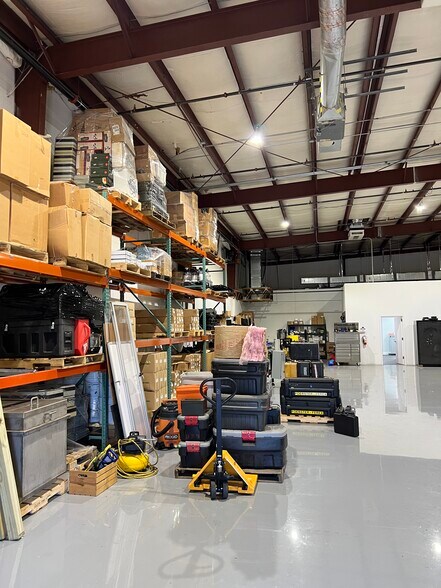 More Photos Of 128 Commercial Dr, Mooresville Warehouse For Lease