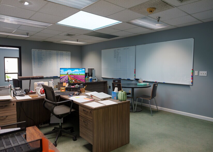 More Photos Of 22 Commerce Rd, Newtown Light Manufacturing For Lease