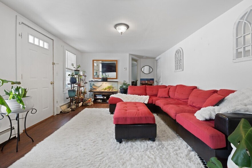 More Photos Of 162 Highland Ave, Manchester Center Apartments For Sale