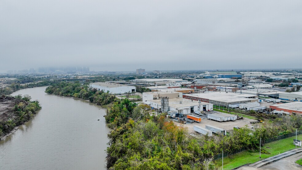 More Photos Of 700 Plastics, Houston Warehouse For Sale