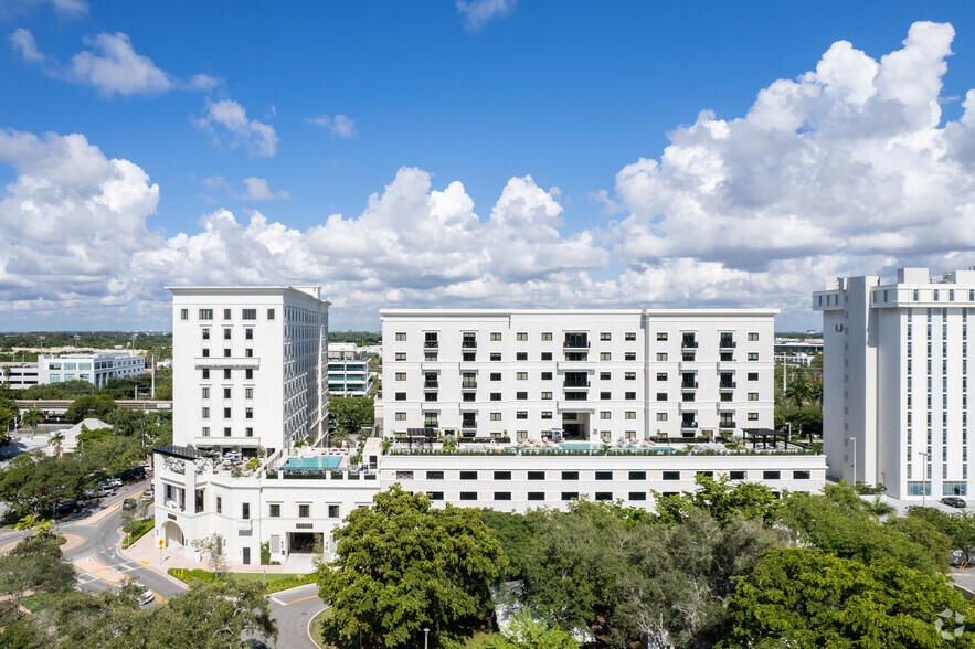More Photos Of 1350 S Dixie Hwy, Coral Gables Hotel For Lease