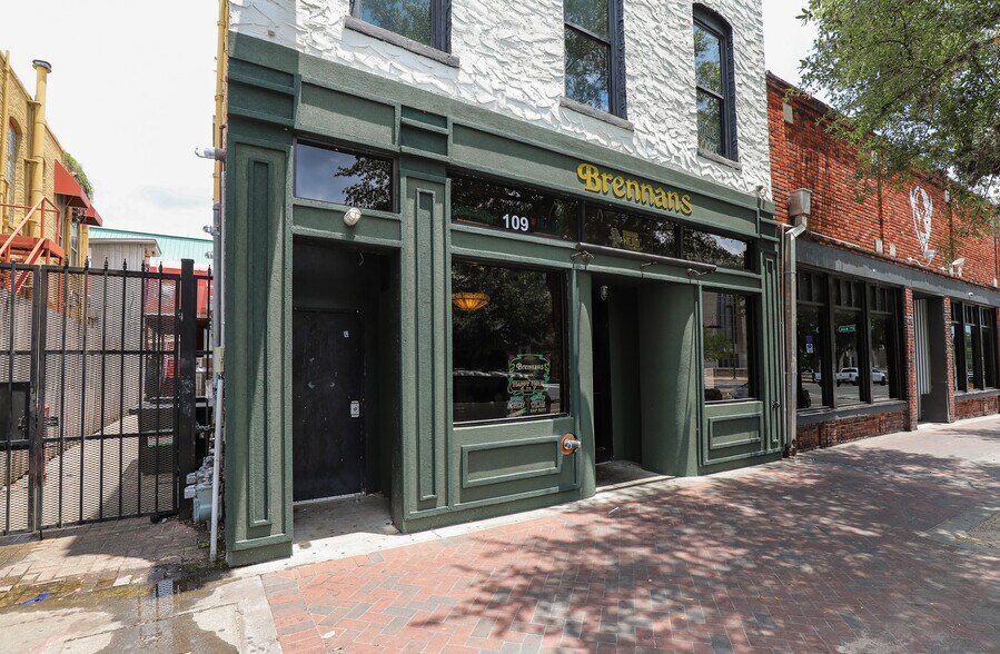 Primary Photo Of 109 S Main St, Gainesville Restaurant For Sale