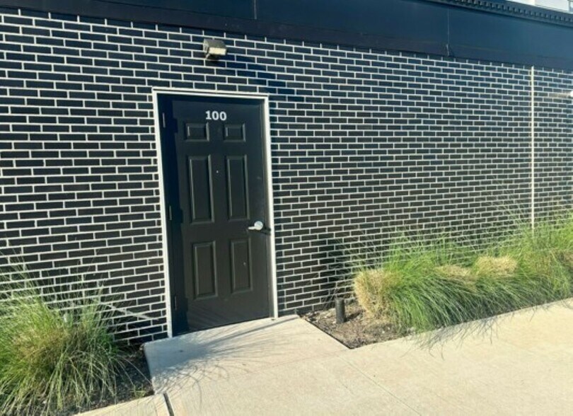 More Photos Of 102 W Main St, Smithtown Apartments For Lease