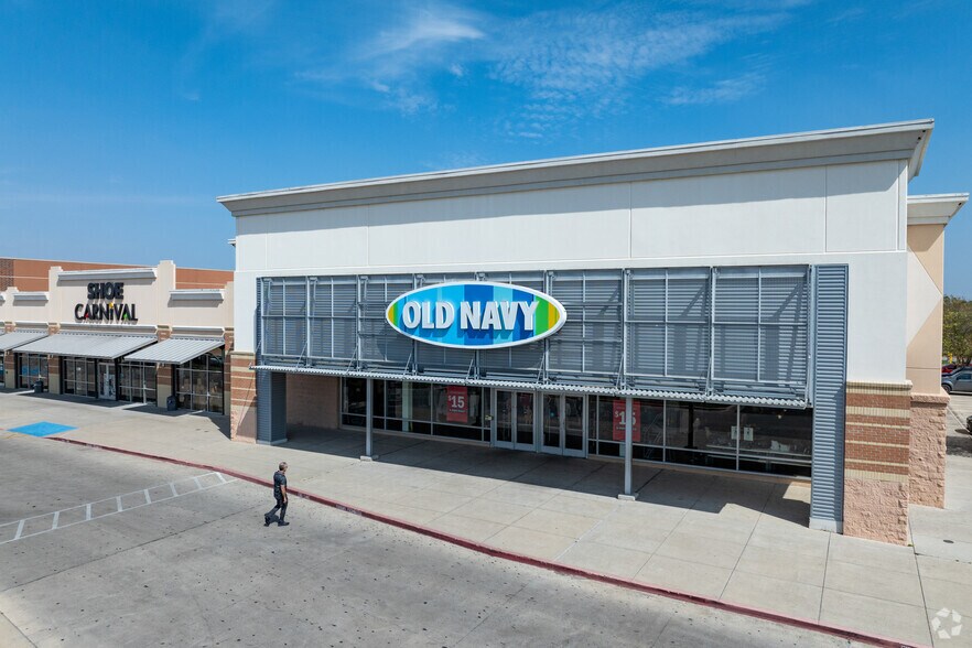 More Photos Of 7300-7400 N 10th St, McAllen Unknown For Lease