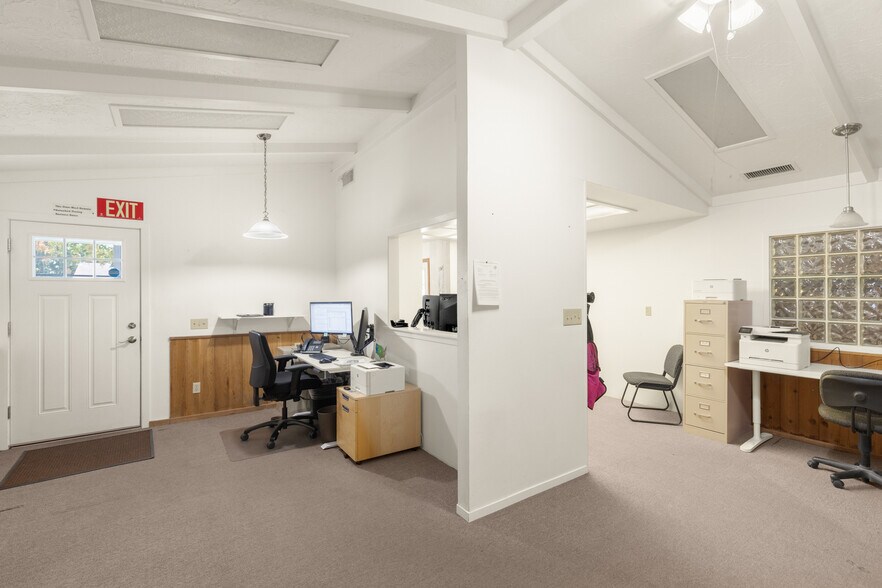 More Photos Of 555 Main St, Hamilton City Industrial For Sale