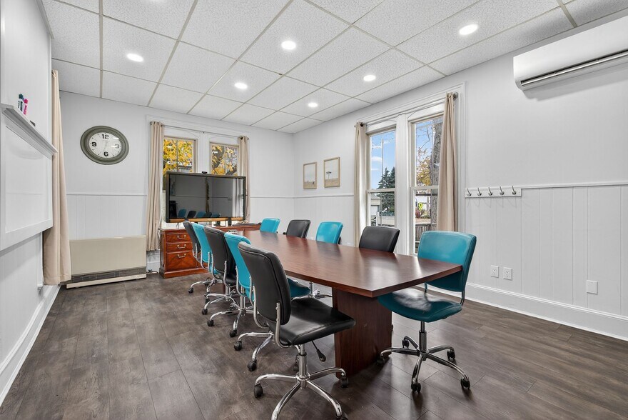 More Photos Of 112 State St, Augusta Office For Sale