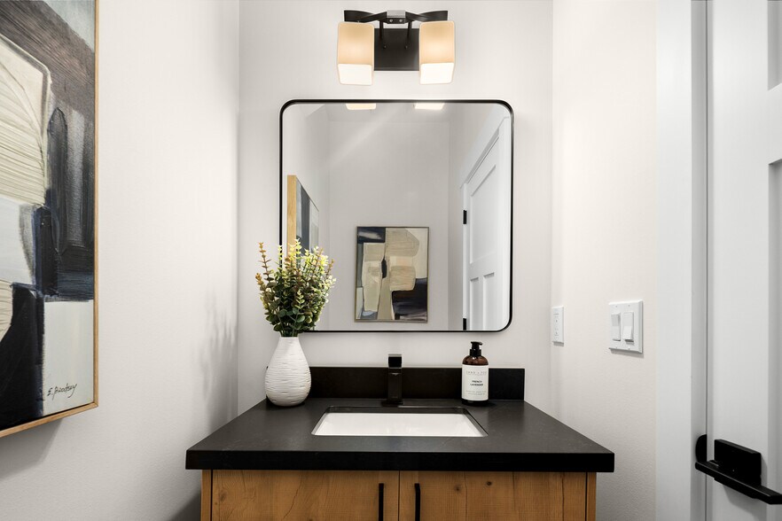 More Photos Of 636 11th Ave, Kirkland Apartments For Sale