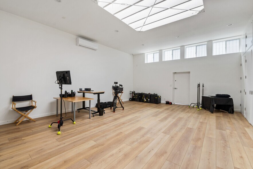 More Photos Of 11007 Venice Blvd, Los Angeles Storefront Retail Office For Sale