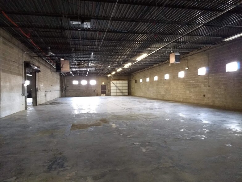 More Photos Of 230-234 James St, Bensenville Warehouse For Lease