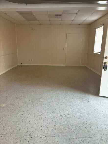 More Photos Of 301 W Main St, Union General Retail For Lease