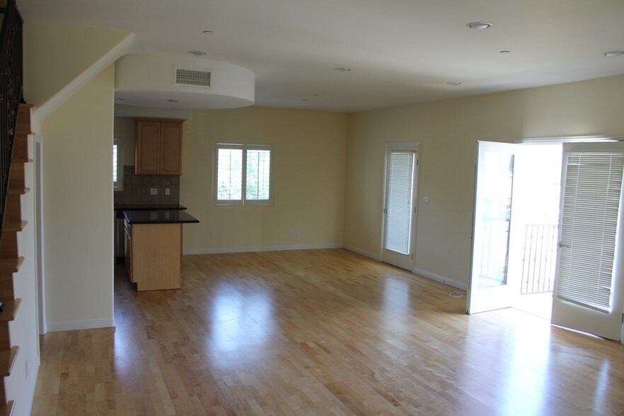 More Photos Of 11501 Hatteras St, North Hollywood Apartments For Sale