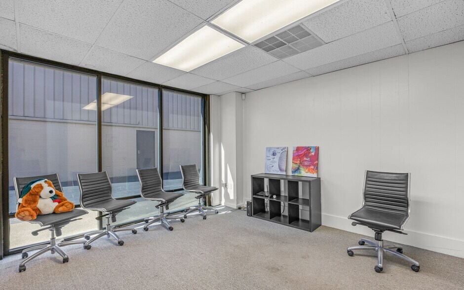 More Photos Of 105 S First Colonial Rd, Virginia Beach Flex For Sale