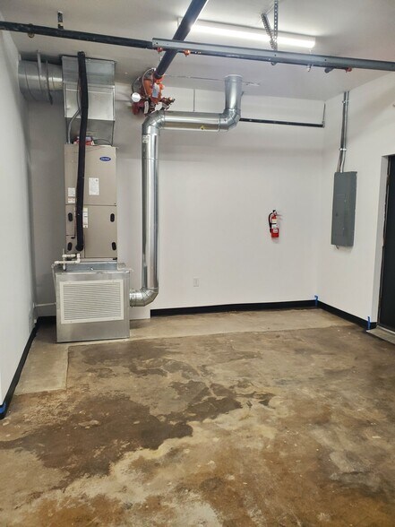 More Photos Of 162 W Main St, Lewisville Storefront Retail Office For Lease