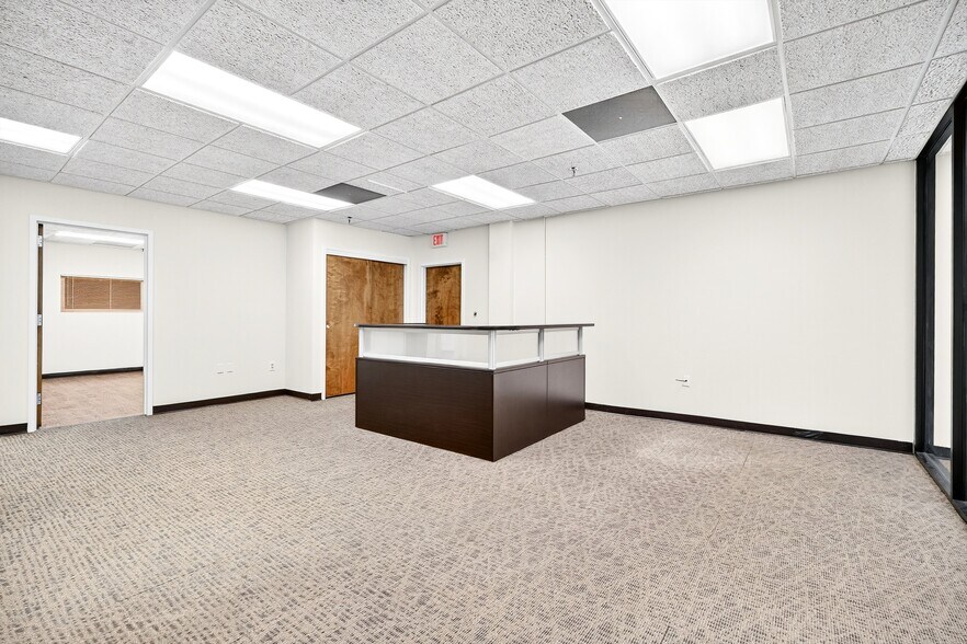 More Photos Of 80 Red Schoolhouse Rd, Chestnut Ridge Office For Lease
