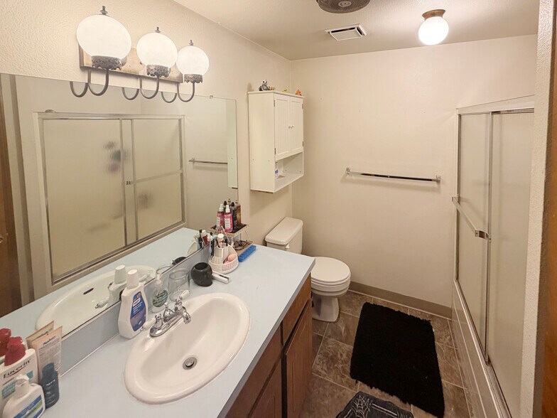 More Photos Of 3334 Kauffman Ave, Vancouver Apartments For Sale