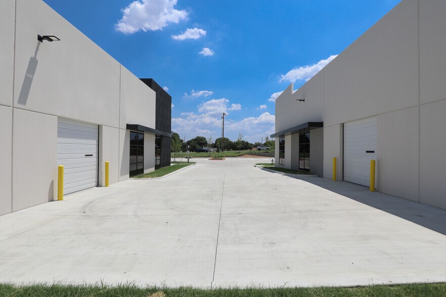 More Photos Of 240 W Exchange Pky, Allen Medical For Lease