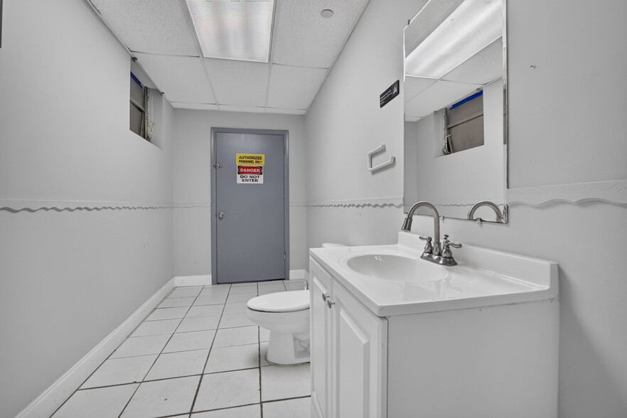 More Photos Of 2027 Sherman St, Hollywood Flex For Lease