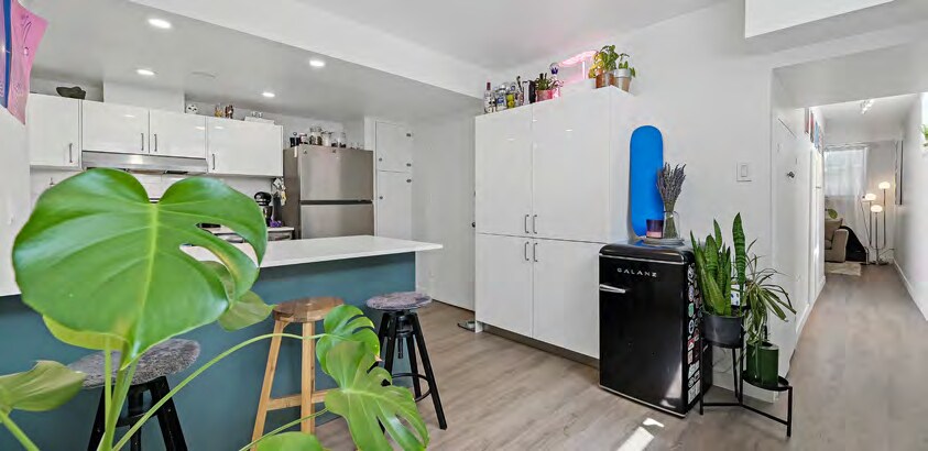 More Photos Of 2313 16 St SW, Calgary Apartments For Sale
