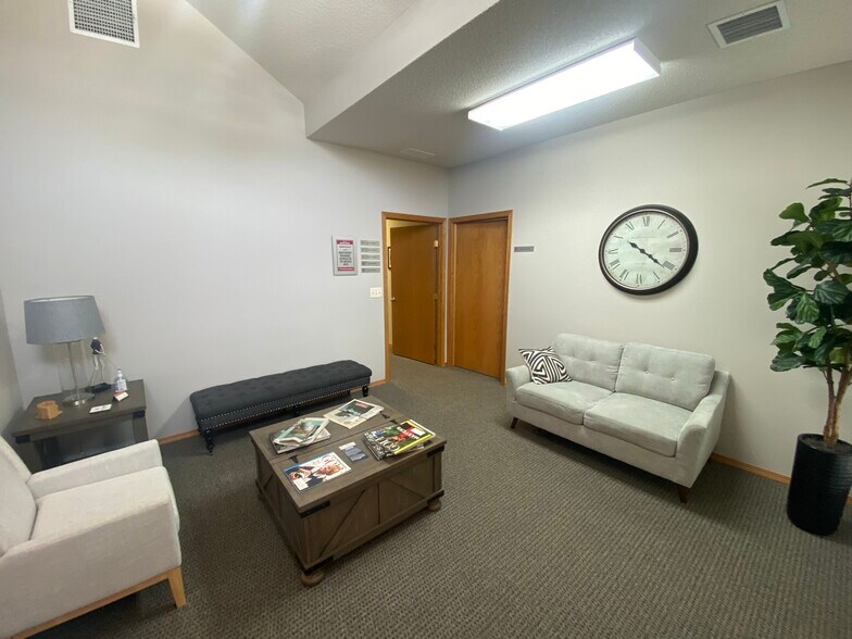 More Photos Of 7829 E Rockhill St, Wichita Office For Lease