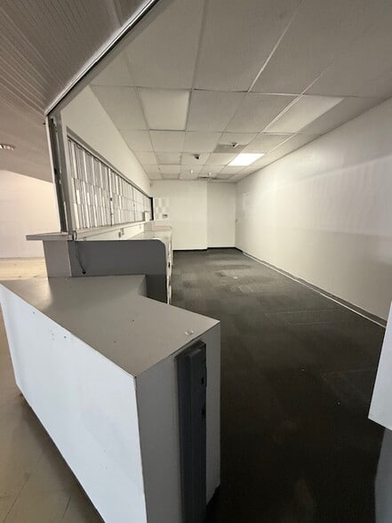 More Photos Of 1812-1816 S Limestone St, Springfield Freestanding For Lease