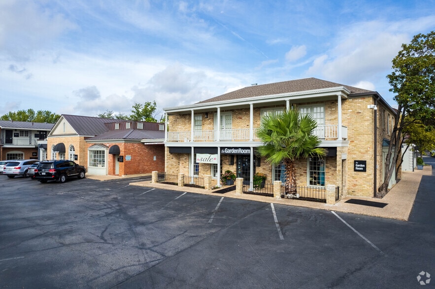 More Photos Of 1601 W 38th St, Austin Storefront For Lease