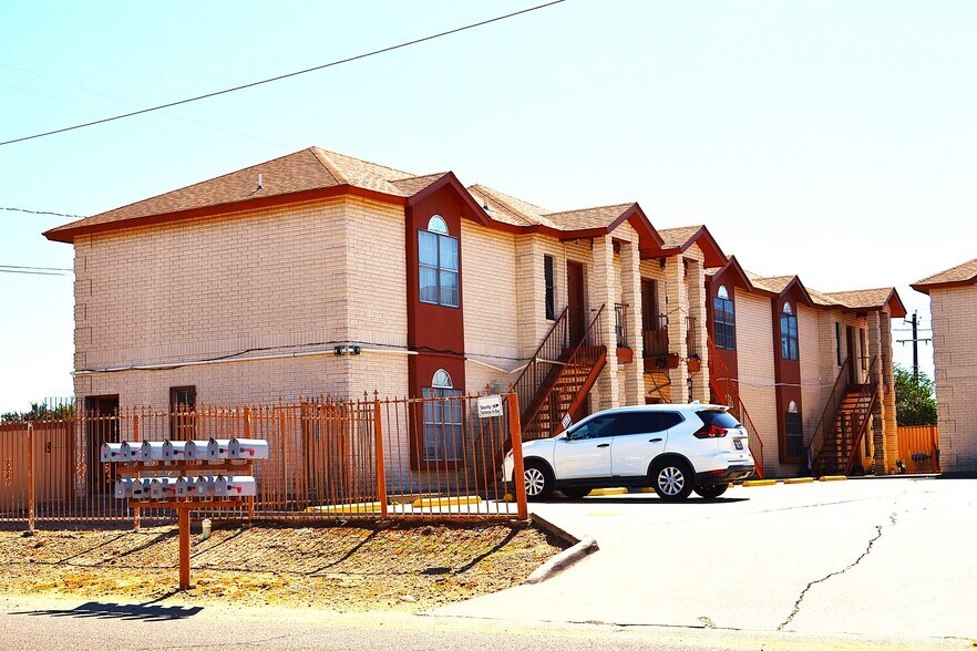 More Photos Of 1719 Willow St, Laredo Apartments For Sale