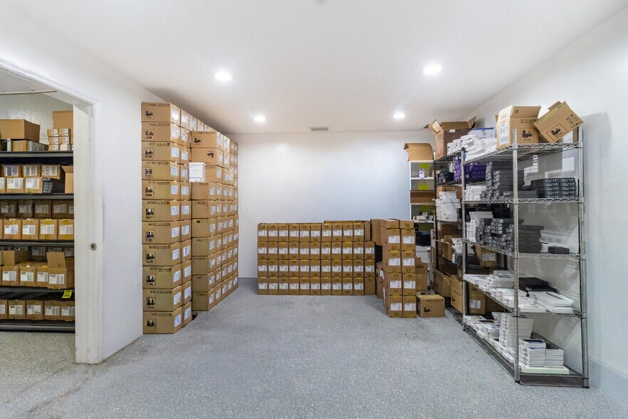 More Photos Of 3337 NW 74th Ave, Miami Warehouse For Sale