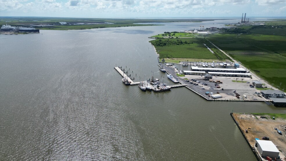 More Photos Of 6500 1st Ave, Sabine Pass Warehouse For Sale