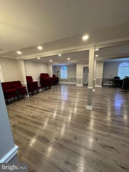 More Photos Of 7544 Holabird Ave, Dundalk Office For Sale