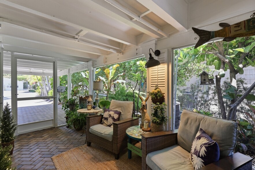 More Photos Of 840 Myrtle Ter, Naples Freestanding For Sale