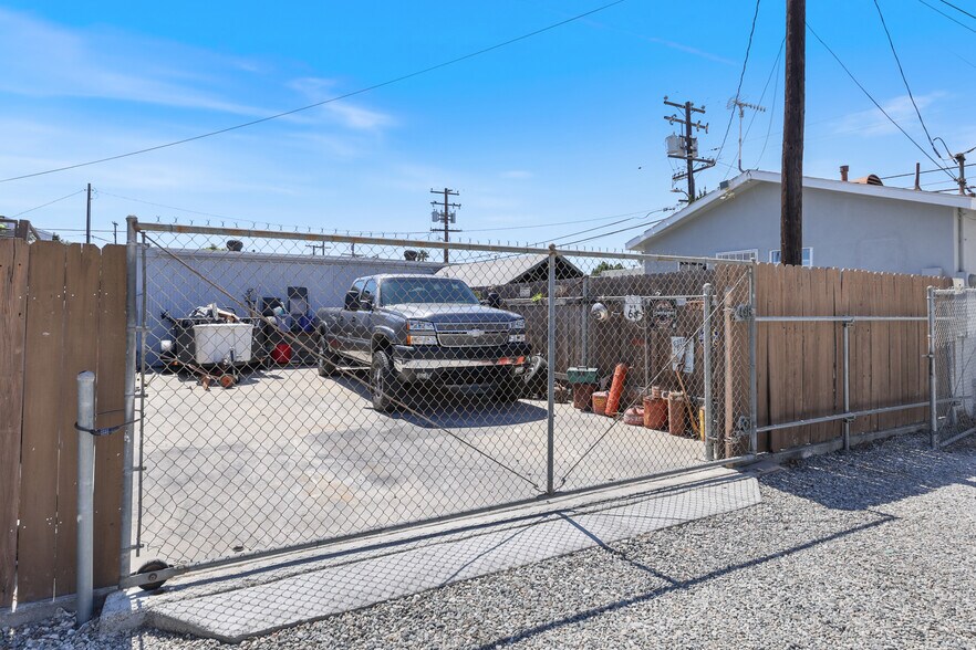 More Photos Of 15323 Paramount Blvd, Paramount General Retail For Sale