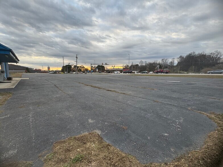 More Photos Of 2229 Bradford Hicks Dr, Livingston Auto Dealership For Sale