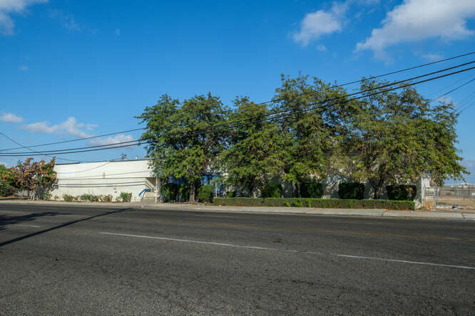 More Photos Of 2641 S Maple Ave, Fresno Warehouse For Lease