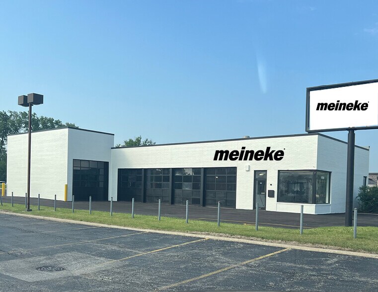 Primary Photo Of 1156 E Ogden Ave, Naperville Auto Repair For Sale