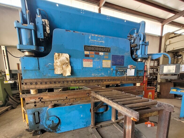 More Photos Of 1503 W Orrland Ave, Pixley Manufacturing For Sale