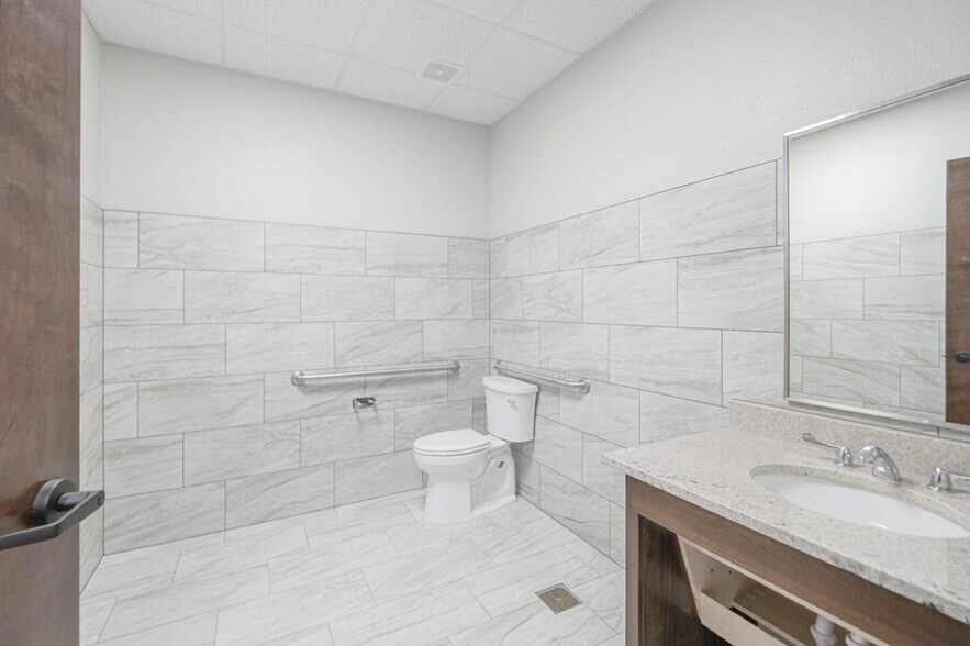 More Photos Of 5261 W Murphy St, Odessa Industrial For Lease