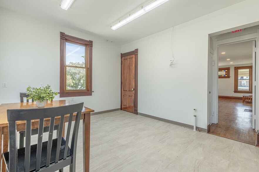 More Photos Of 1303 11th St, Monroe Storefront Retail Office For Lease