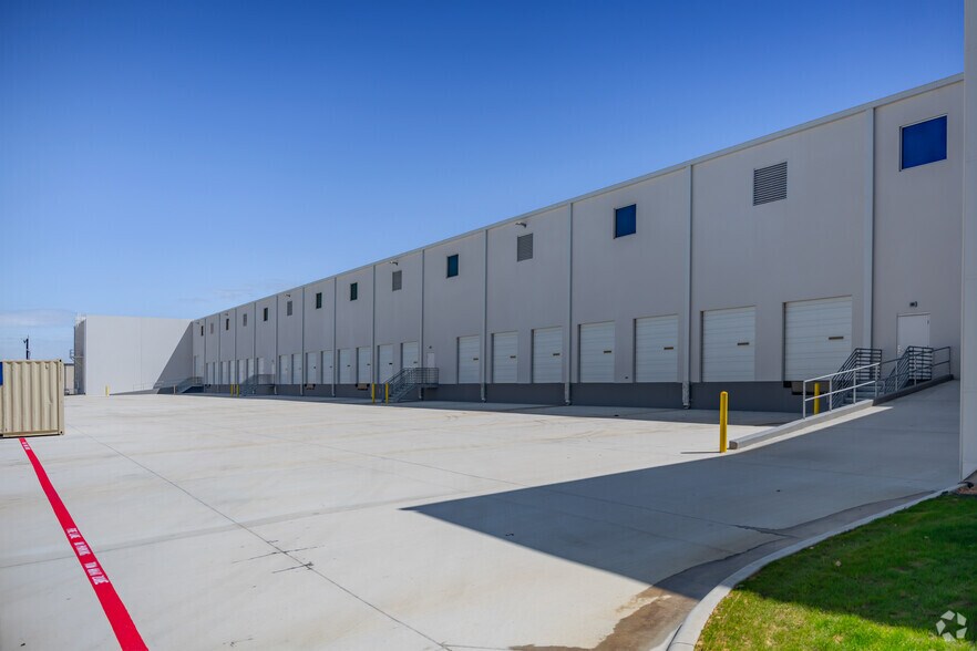 More Photos Of 4666 W US Highway 90, San Antonio Unknown For Lease